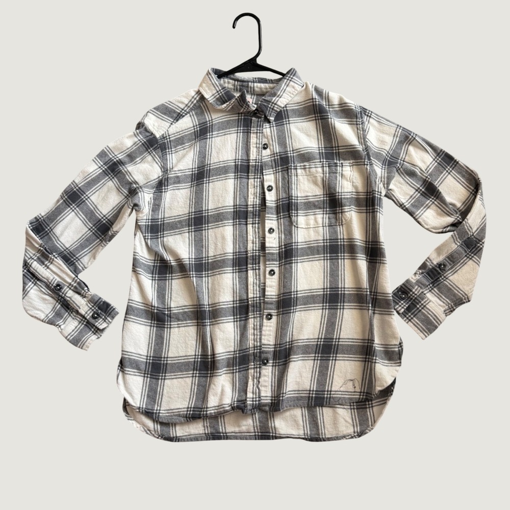 SO Plaid Flannel Shirt Size M Button Down Long Sleeve Casual White Gray